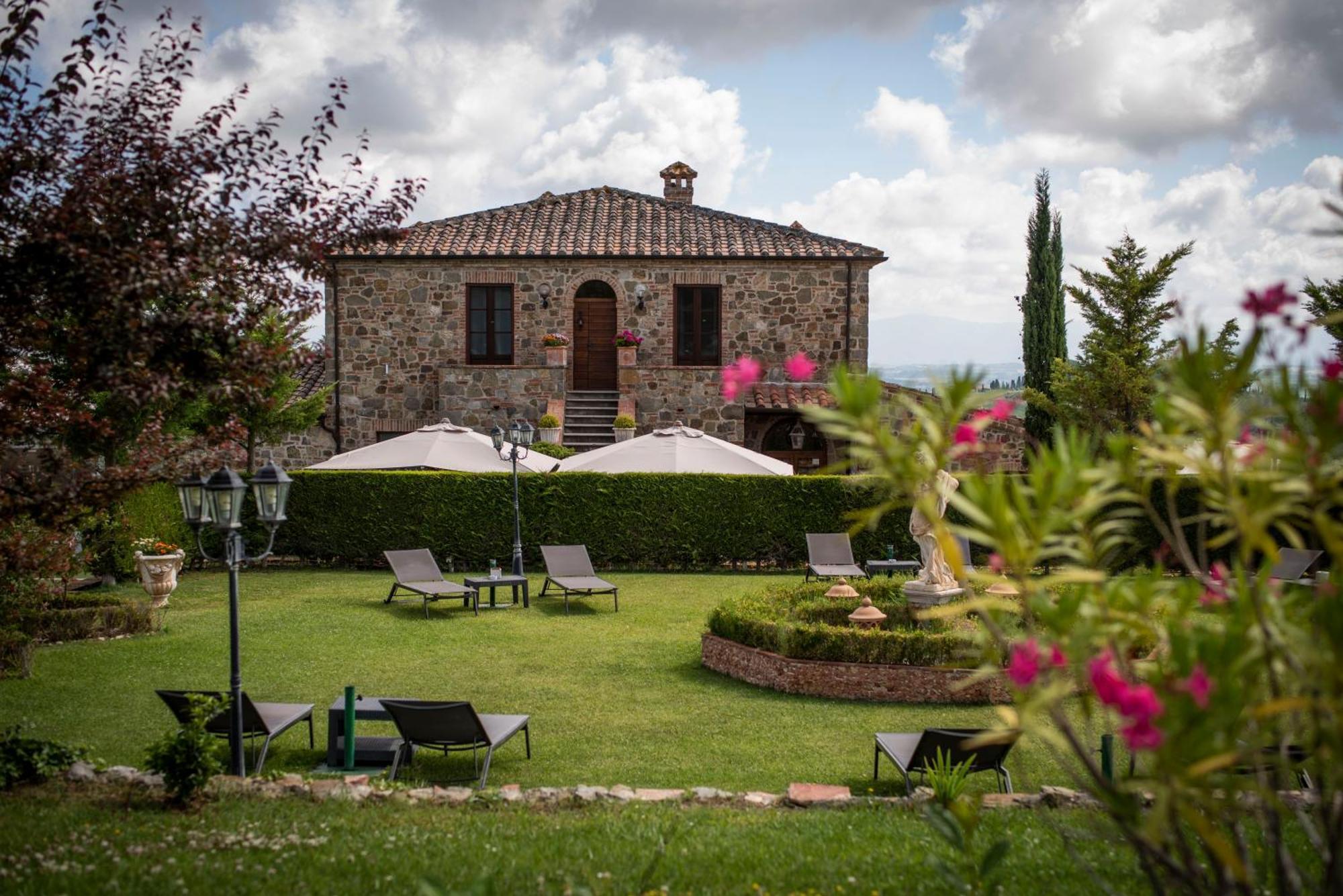 Poggio Paradiso Resort & Spa Montefollonico Exterior photo