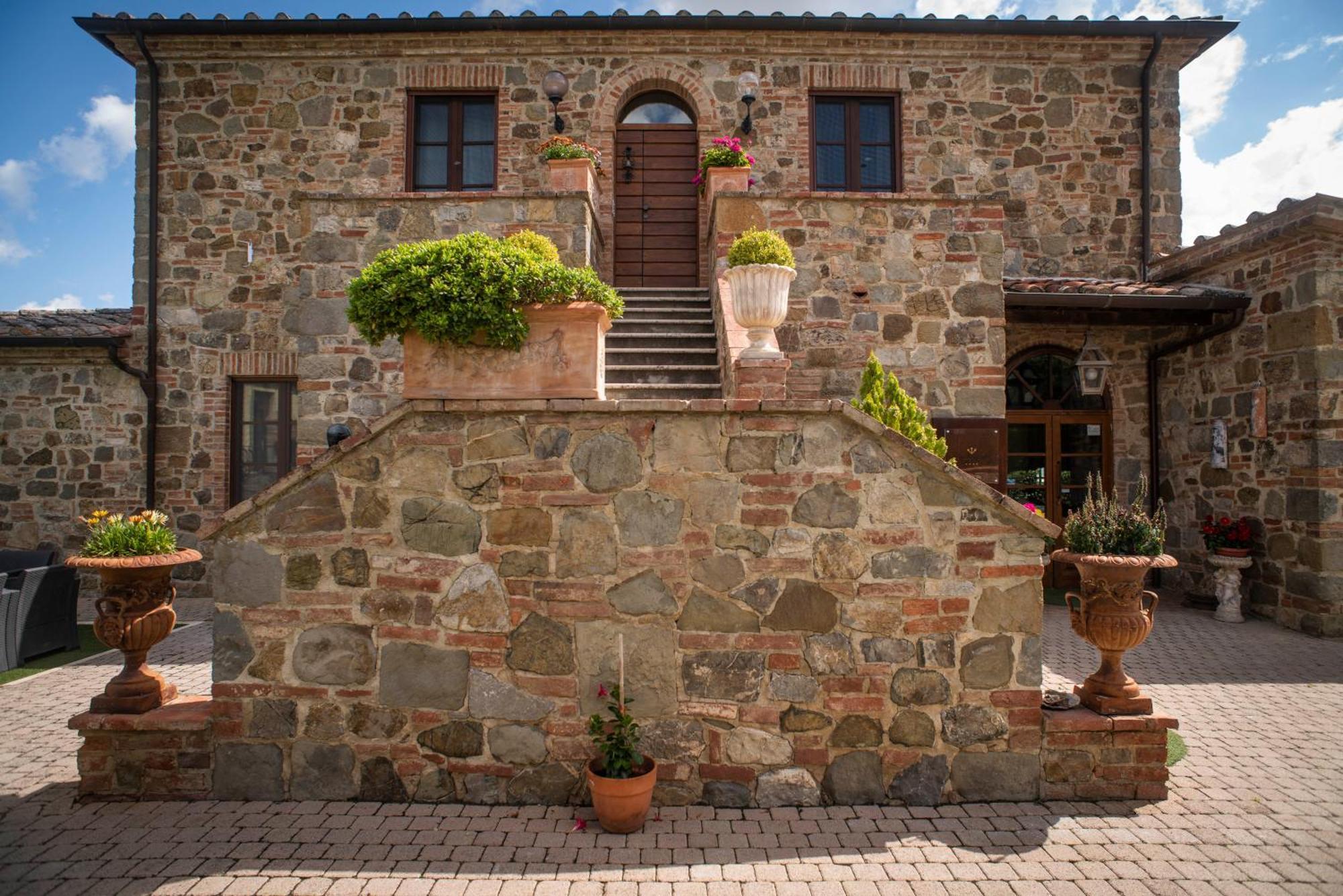 Poggio Paradiso Resort & Spa Montefollonico Exterior photo