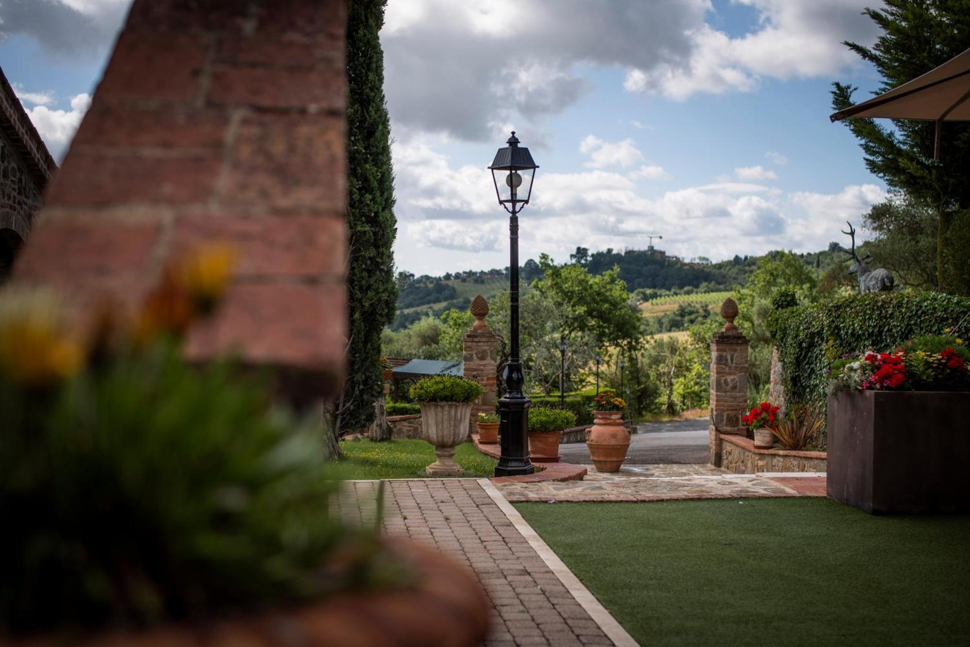 Poggio Paradiso Resort & Spa Montefollonico Exterior photo