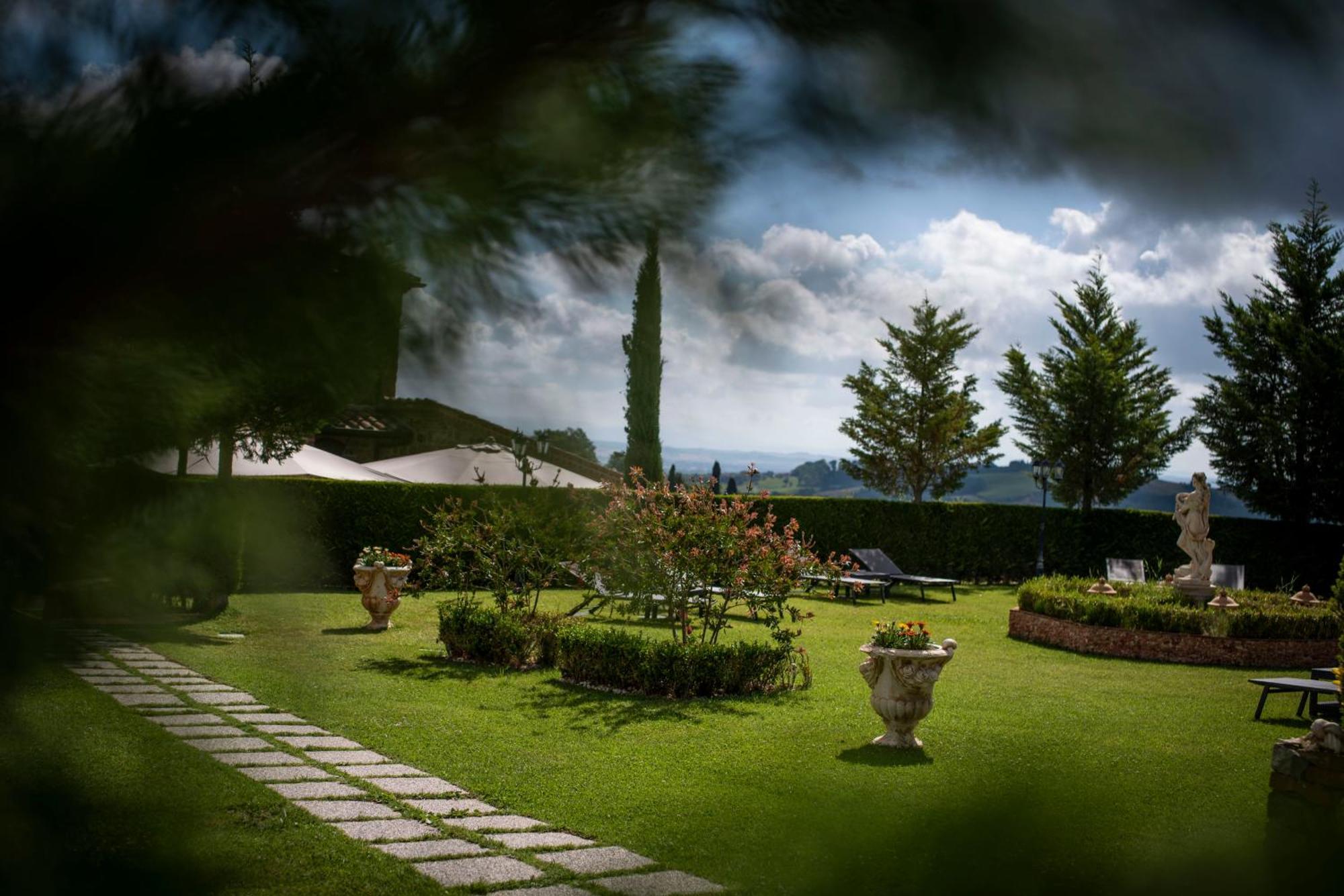 Poggio Paradiso Resort & Spa Montefollonico Exterior photo