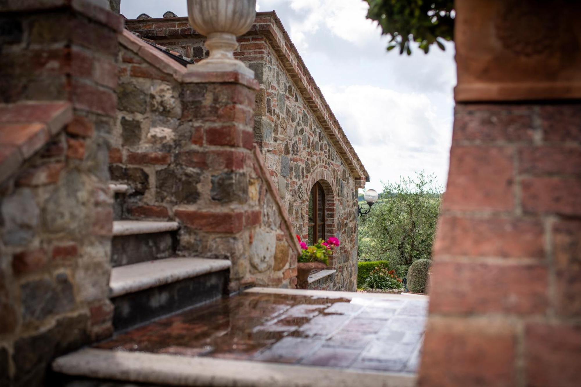 Poggio Paradiso Resort & Spa Montefollonico Exterior photo